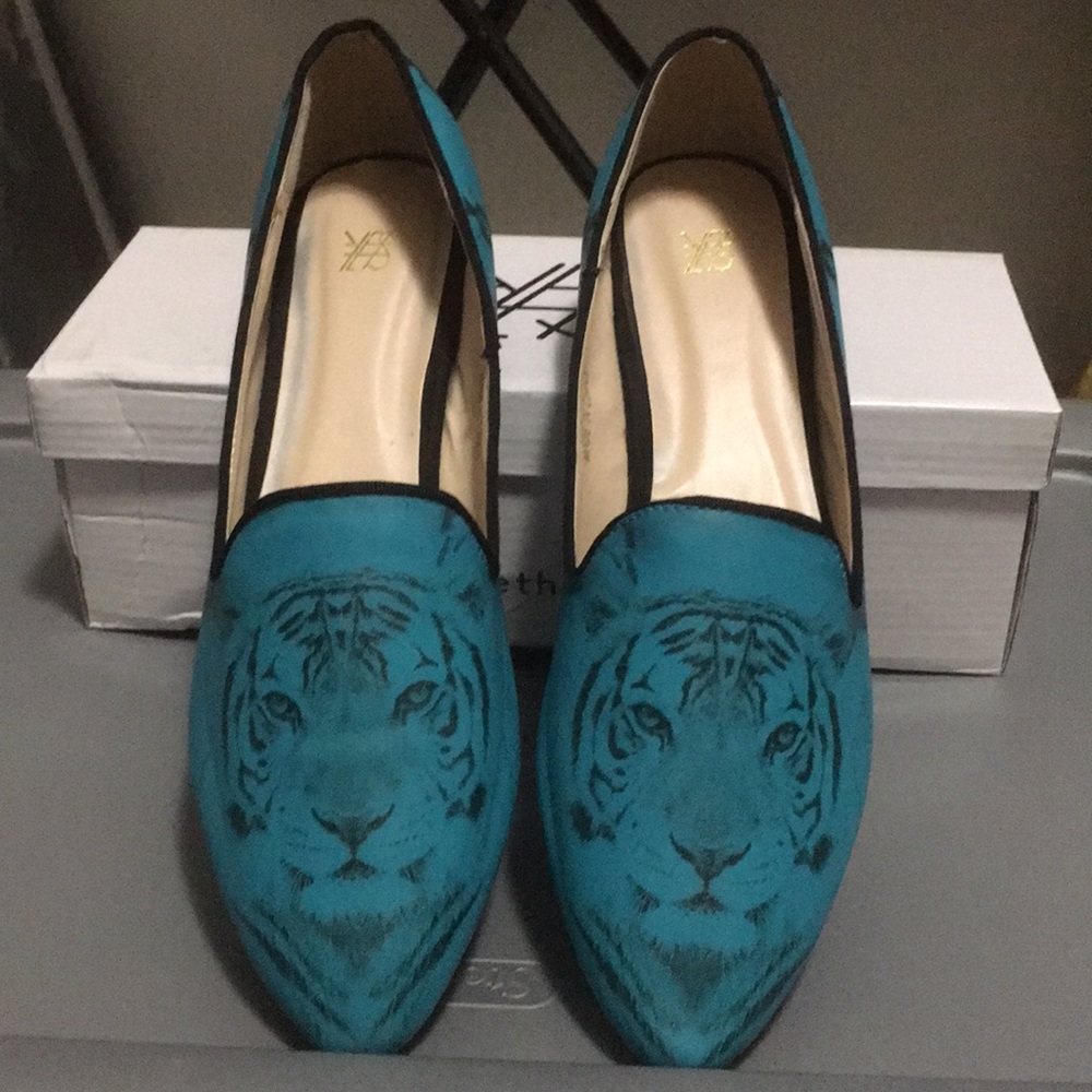 YES Teal Tiger Flats 9.5 New w/o box
